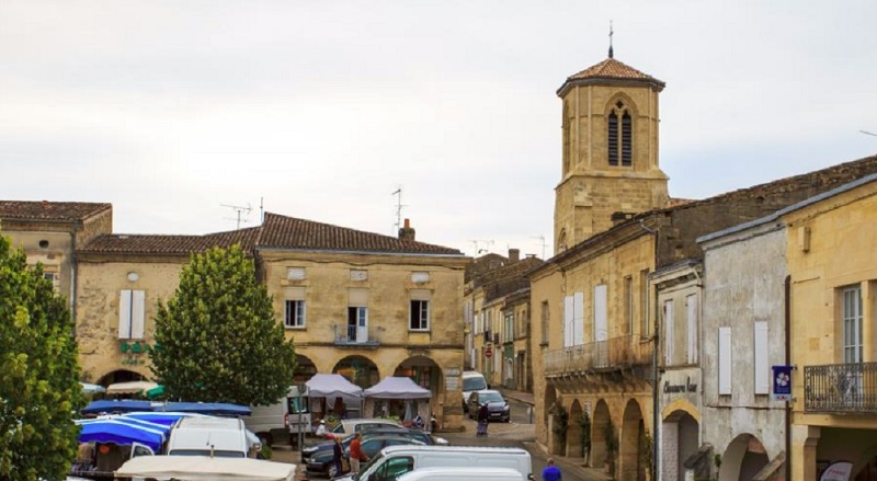 Marché du mardi matin à Sauveterre-de-Guyenne