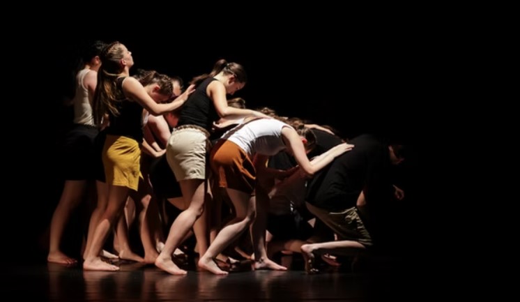 Danse Groupe "En scène" accompagné de Azeddine ...