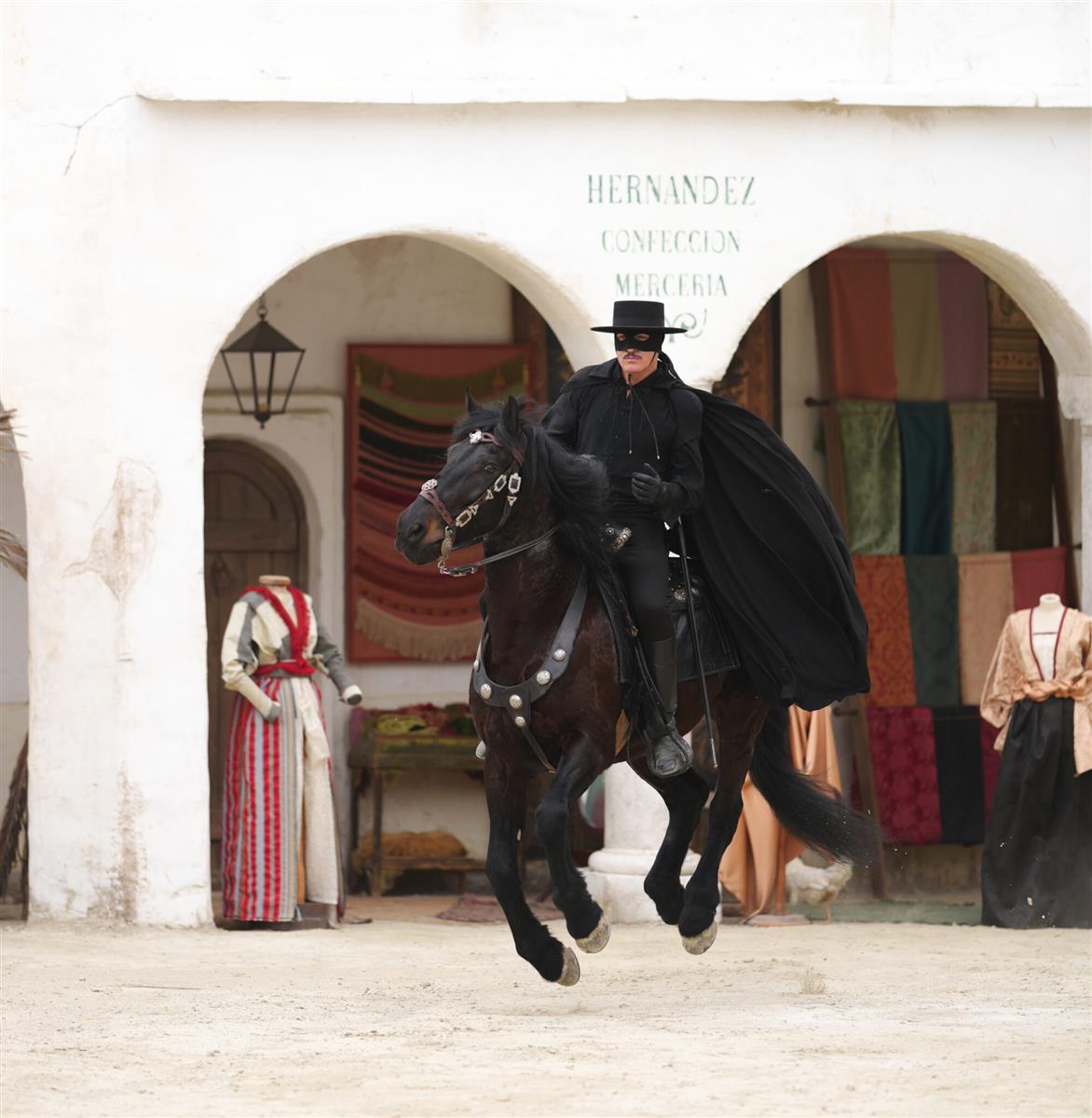 Exposition "Zorro" avec Jean Dujardin (Photogr ...