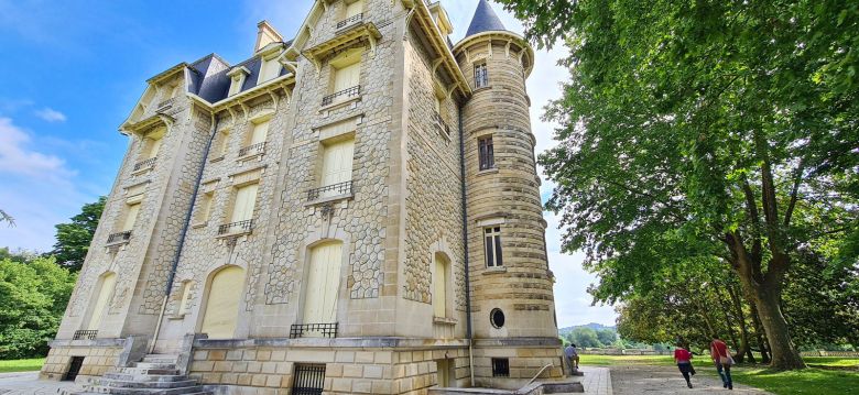 Chavat Castle and Park