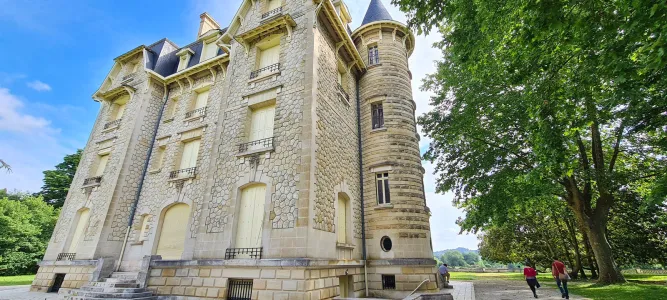 Chavat Castle and Park