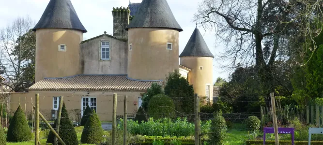 Centre d'art contemporain - Lescombes Castle