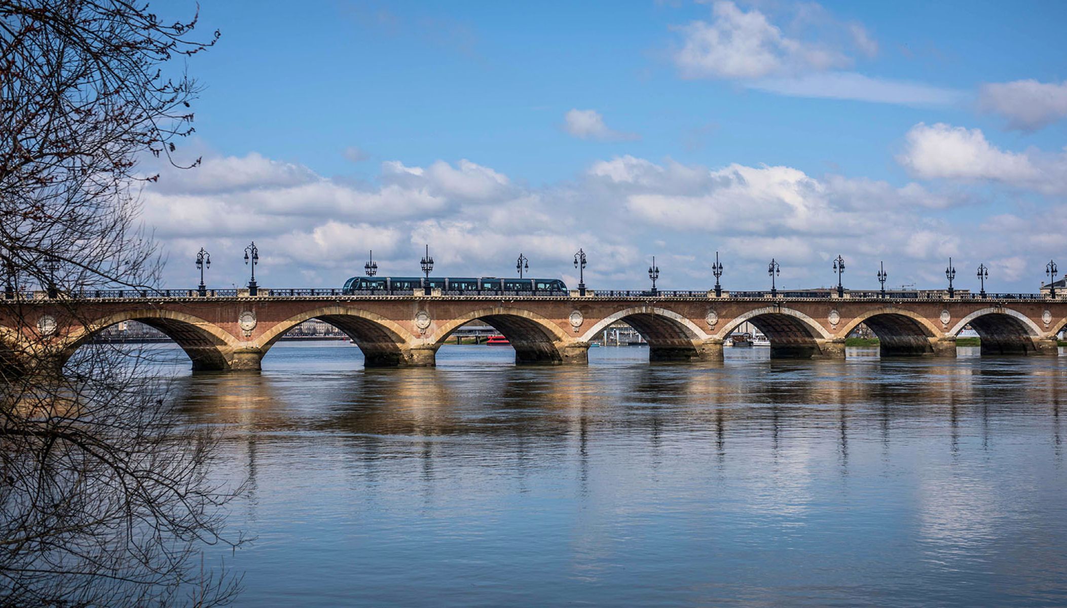 Travaux du Pont de Pierre à Bordeaux : Tout ce qui change pour vos déplacements de l'été 2026